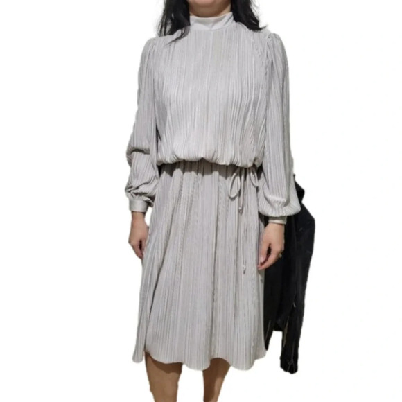 ❤️ 3 for $35 VINTAGE Daniel marshall champagne long sleeve pleat flowy dress S - Picture 14 of 14